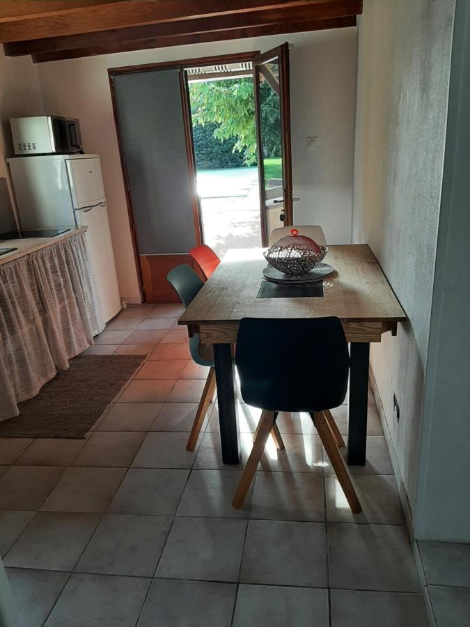 Gite A La Campagne Avec Piscine Biziat Экстерьер фото