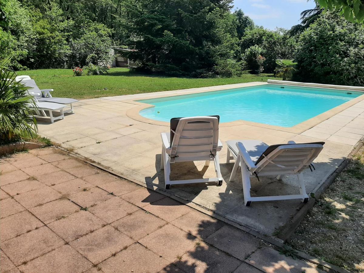 Gite A La Campagne Avec Piscine Biziat Экстерьер фото